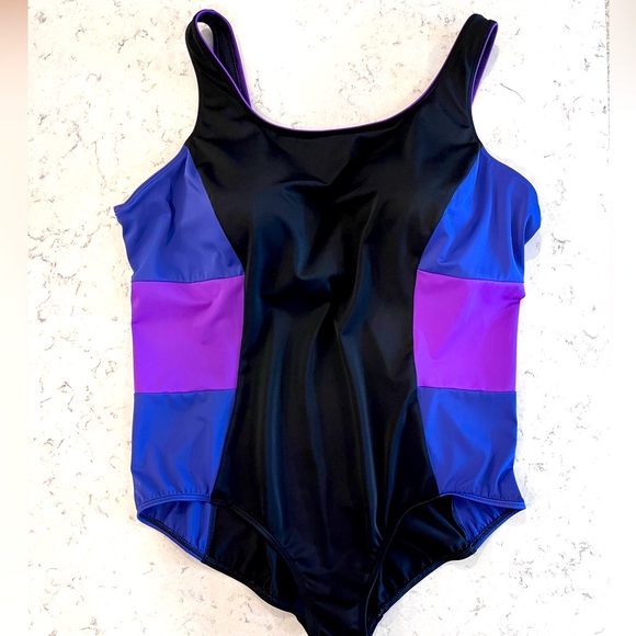 Land’s End One-Piece Swimsuit Scoop Neck Soft Cup Sporty Size 24W - Picture 8 of 12